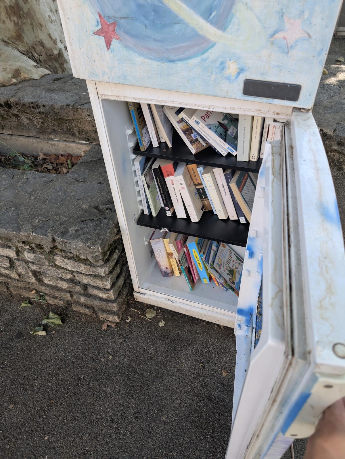 Niçois à livre rue Bayard Tullins - Librairie à Tullins