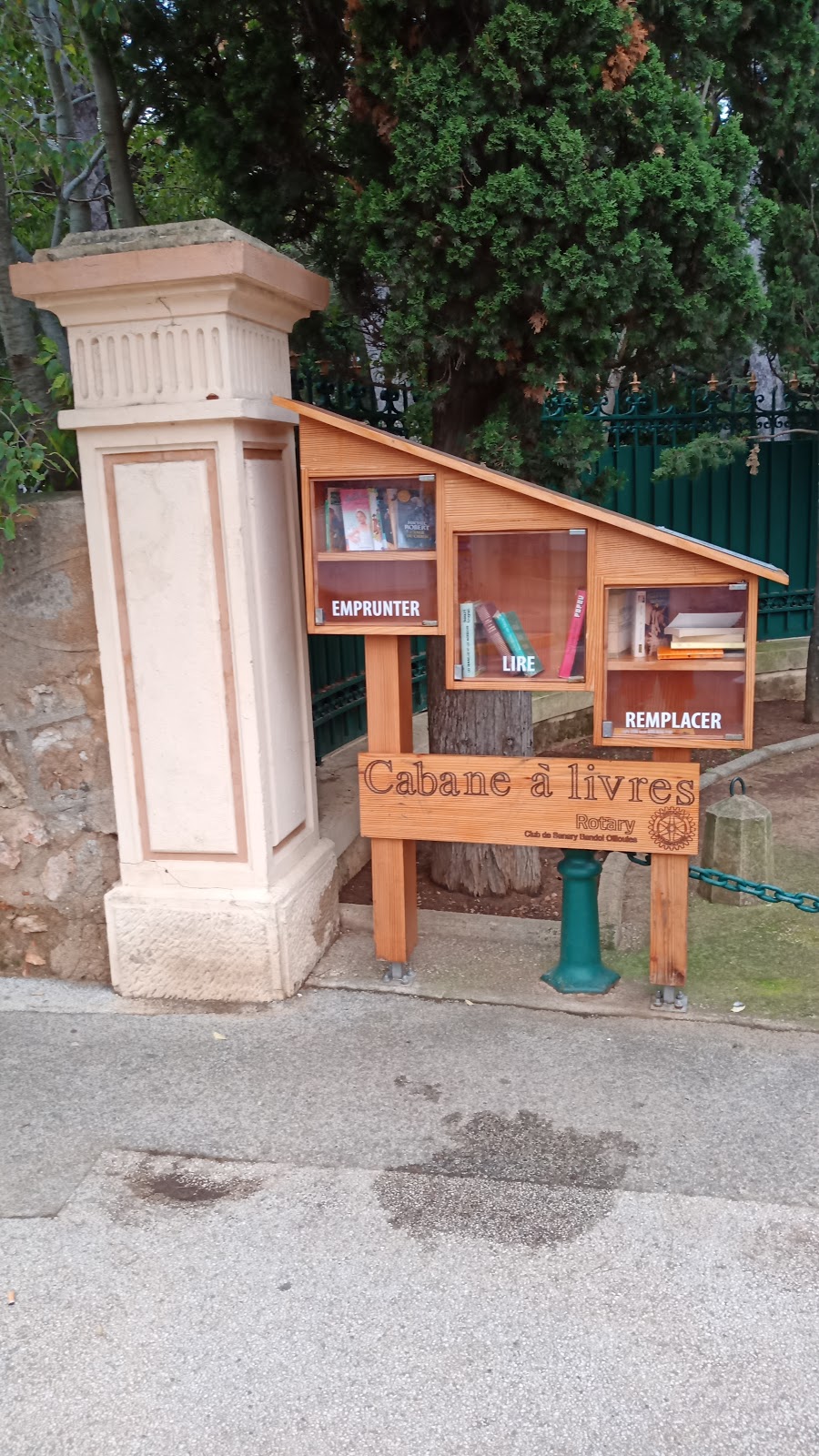 Cabane à livres ''Pierreplane'' - Boîte à Livres