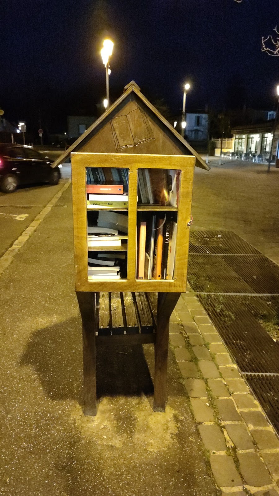 Boîte à livres de la gare de Bois-le-Roi