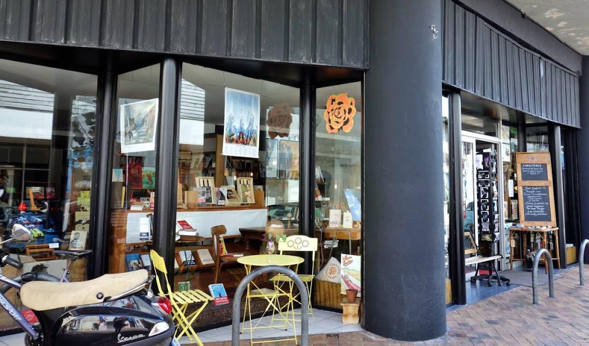 Caractères Librairie Café Social Club