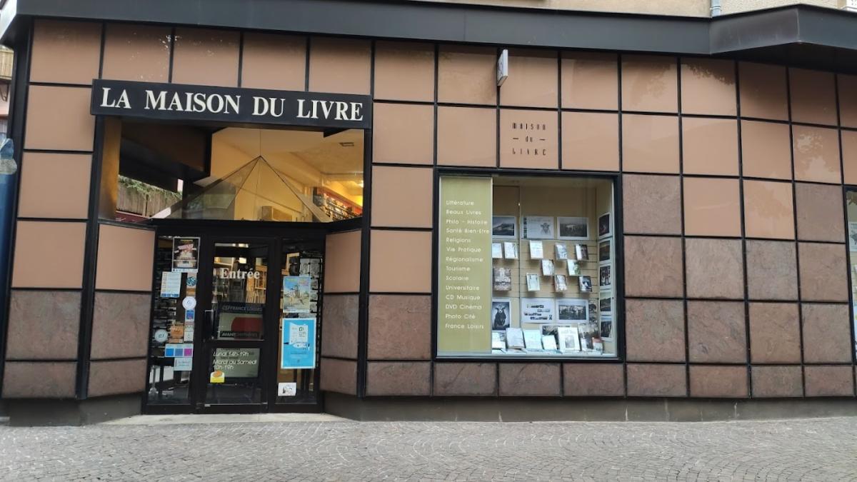 Maison du Livre- jeunesse BD papeterie