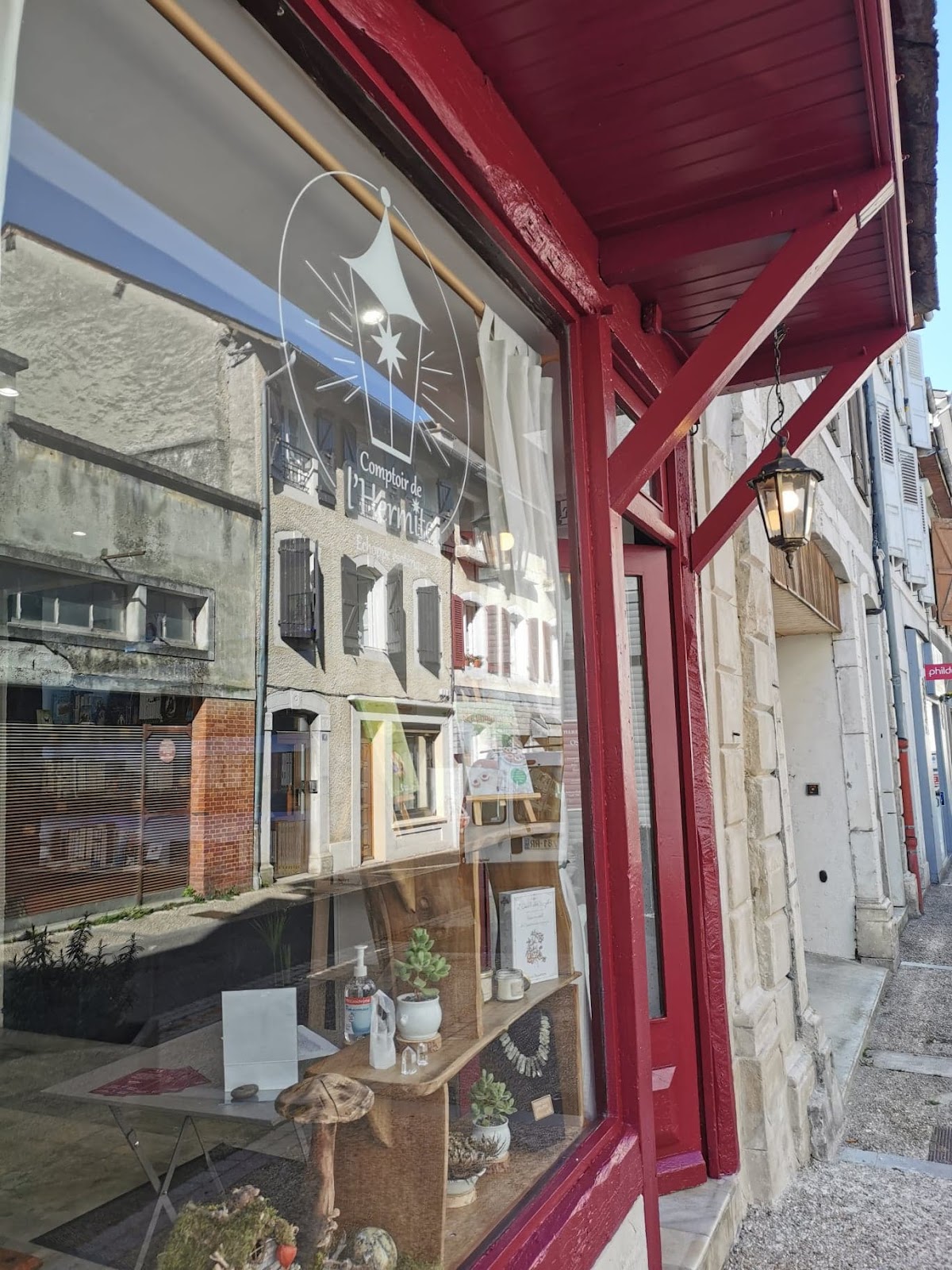 COMPTOIR DE L'HERMITE | Boutique ésotérique et d'artisanat local | Librairie, lithothérapie, bijoux...