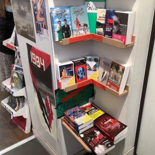 Librairie Librairie Vivement Dimanche - L'Aînée 0