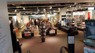 Librairie FNAC Paris - Bercy Village 1