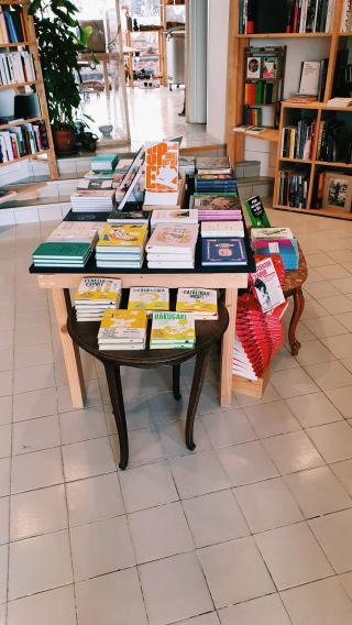 Librairie Fracas : Librairie indépendante ¬ Atelier de céramique ¬ Café 0