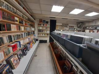 Librairie Le Disquaire (qui bouquine) 0