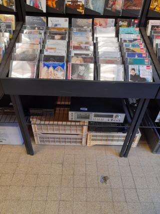 Librairie Le Disquaire (qui bouquine) 0