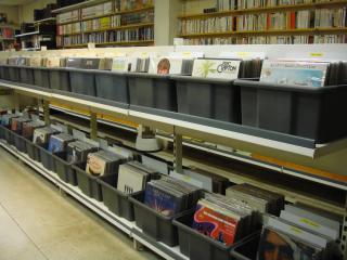 Librairie Le Disquaire (qui bouquine) 0
