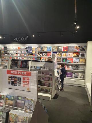 Librairie FNAC Crest 1