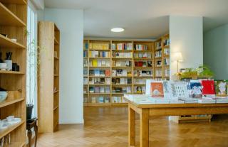 Librairie 月来书房 Finding Moon Bookstore 0