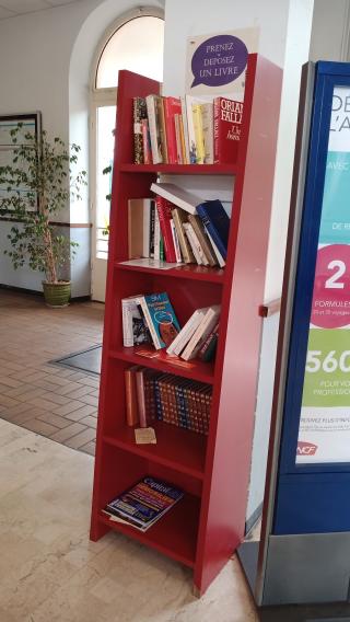 Librairie Bibliothèque de livres ''Gare'' - Boîte à Livres 0