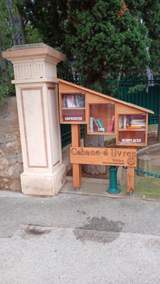 Librairie Cabane à livres ''Pierreplane'' - Boîte à Livres 0