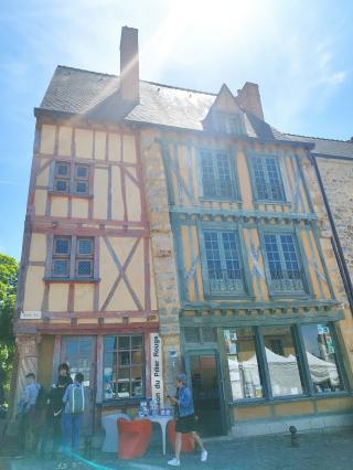 Librairie Maison du Pilier rouge 0
