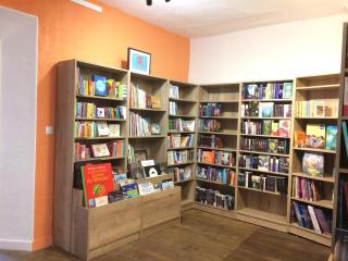 Librairie Aux Bavardages Librairie-café de spécialité 0