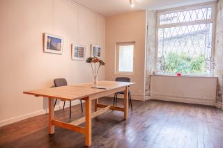 Librairie Aux Bavardages Librairie-café de spécialité 0