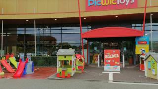 Librairie Smyths Toys Lievin 0