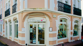 Librairie Librairie Le 5ème Art 0