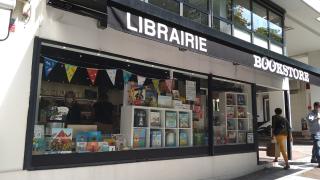 Librairie Bookstore BD & Jeunesse 0