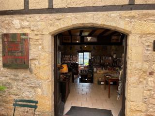 Librairie Bouquinerie de Puycelsi - Pages en Partage 0