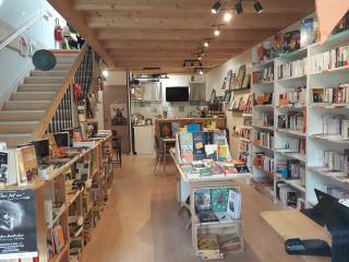 Librairie la Lanterne qui rugit 0