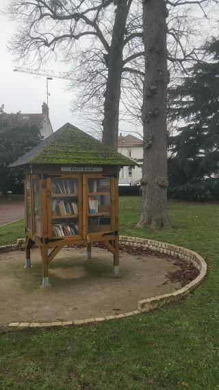 Librairie Boîte à livres de la Mairie 2