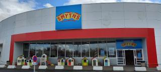 Librairie Smyths Toys Englos 0