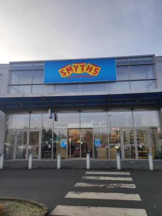 Librairie Smyths Toys Arras 0