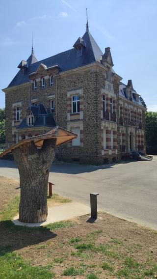 Librairie Boîte à Livres L'Arbre à Livres des Dames 0