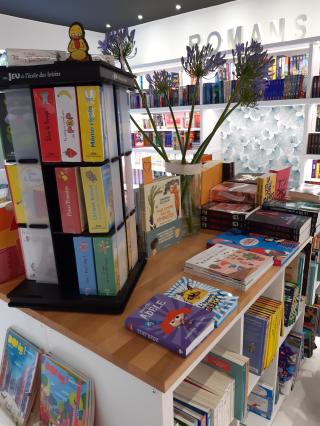 Librairie Bookstore BD & Jeunesse 0
