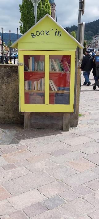 Librairie Cabane à lire 1
