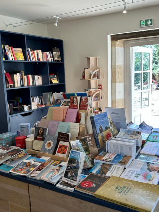 Librairie Boutique Notre-Dame de Béhuard 0