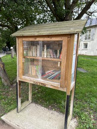 Librairie Boite a livre du parc Raspail 0