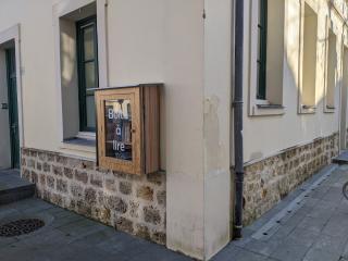 Librairie Boîte à livres Ambroise CROIZAT 0