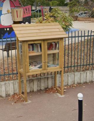 Librairie Boîte à livres Emile ZOLA 1