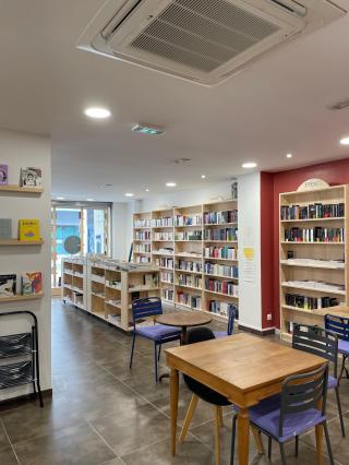 Librairie Librairie-café À la ligne 1
