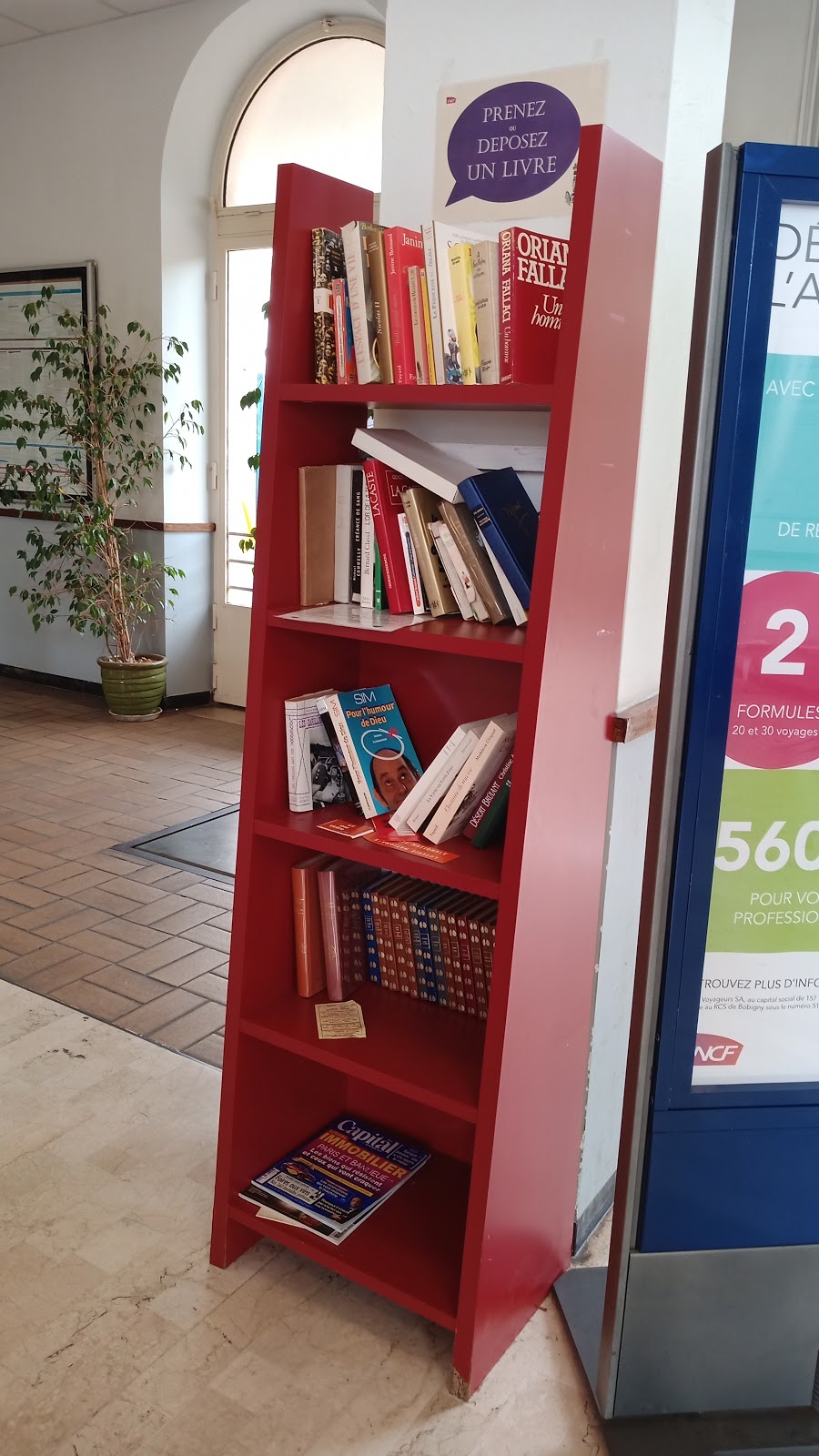 Bibliothèque de livres ''Gare'' - Boîte à Livres